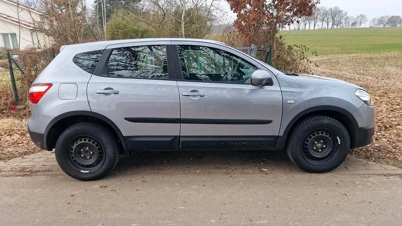 Gebraucht Nissan Qashqai 130 PS (95 kW) 2013 Silber SUV