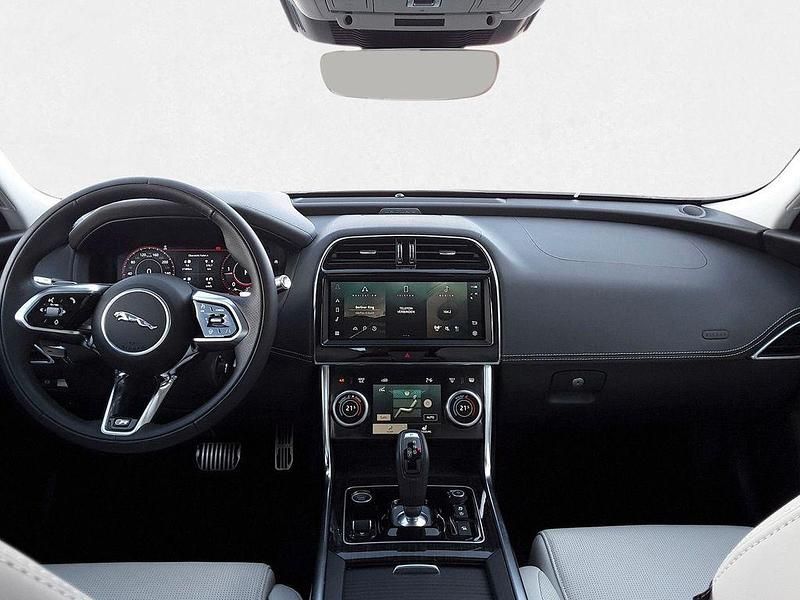 Gebraucht Jaguar XE R-Dynamic 204 PS (150 kW) 2021 Blau metallic Limousine