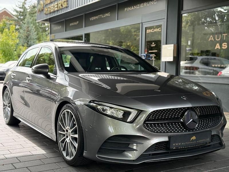 Grau Gebraucht 2018 Mercedes A250 AMG line Limousine | 25.900 € (Fairer Preis) - Bild 1/4