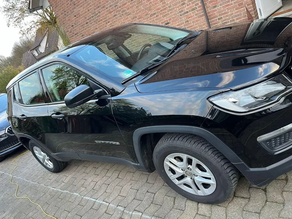 Gebraucht Jeep Compass Sport 120 PS (88 kW) 2018 Schwarz SUV
