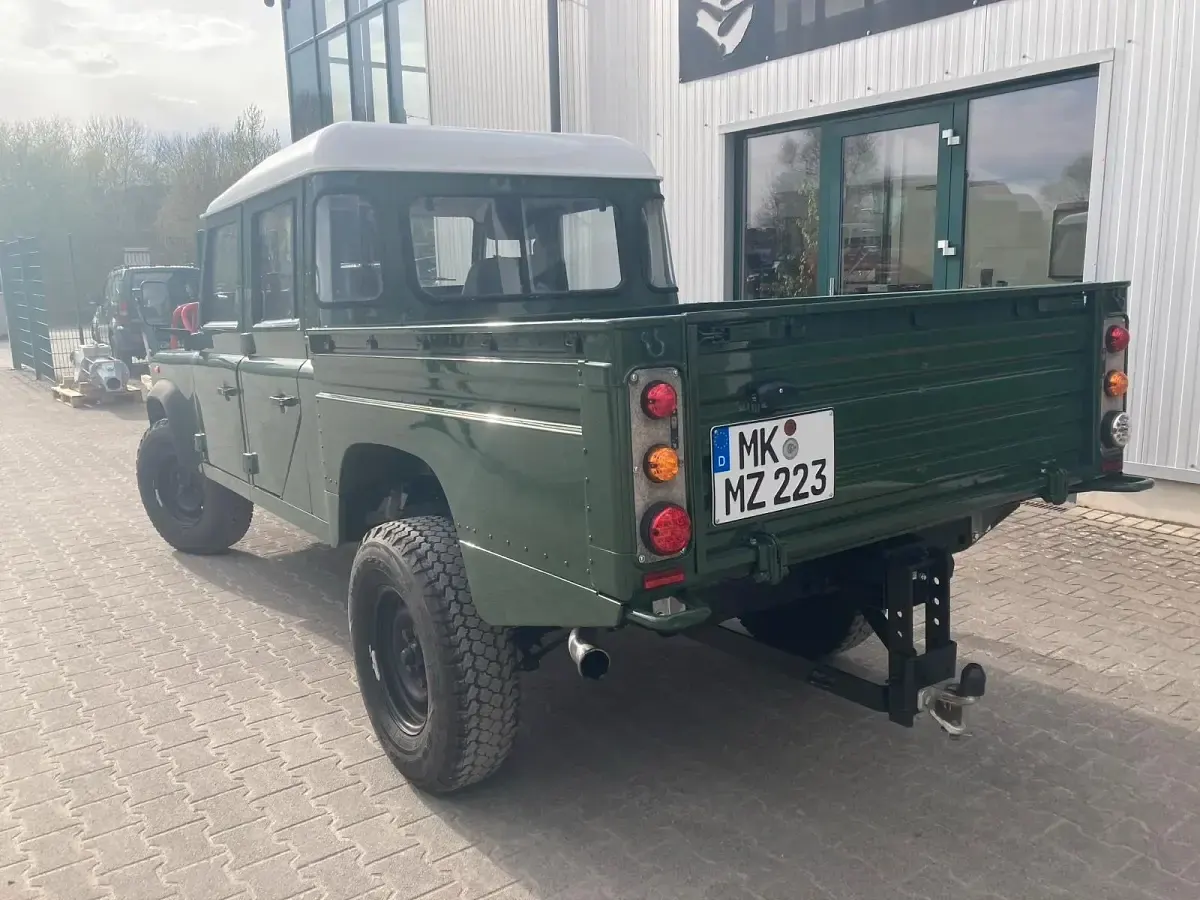 Gebraucht Land Rover Defender 122 PS (89 kW) 2002 Grün Limousine