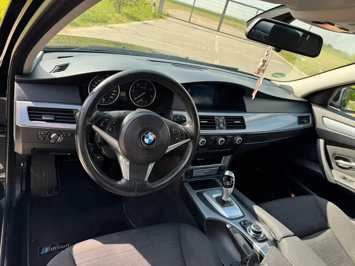 Gebraucht BMW 520 164 PS (120 kW) 2010 Schwarz Limousine