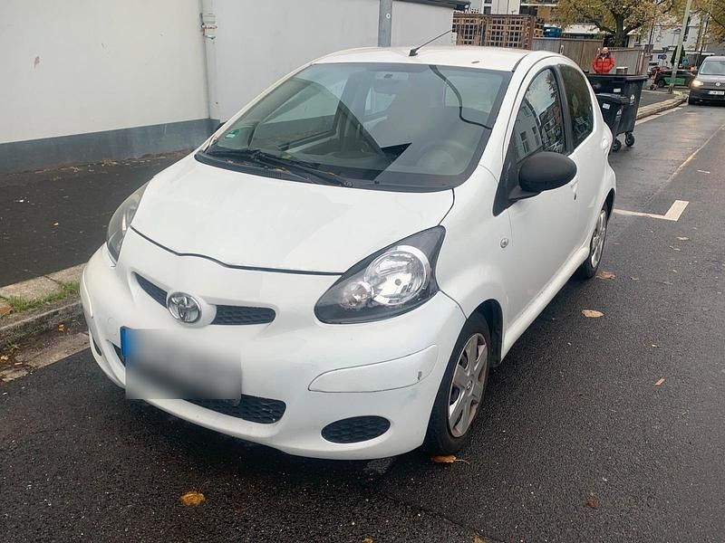 Weiß Gebraucht 2011 Toyota Aygo Kleinwagen | 1.450 € (Superpreis) - Bild 1/4