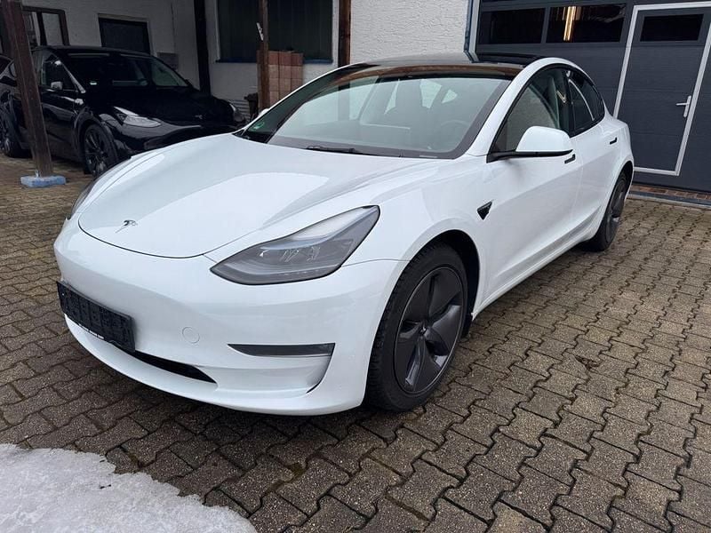 Weiß Gebraucht 2023 Tesla Model 3 Limousine | 22.900 € (Guter Preis) - Bild 1/4