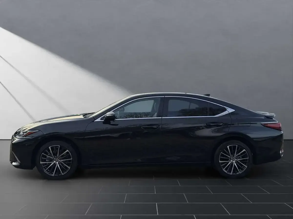 Gebraucht Lexus ES300H Business Edition 218 PS (160 kW) 2026 Graphite black Limousine