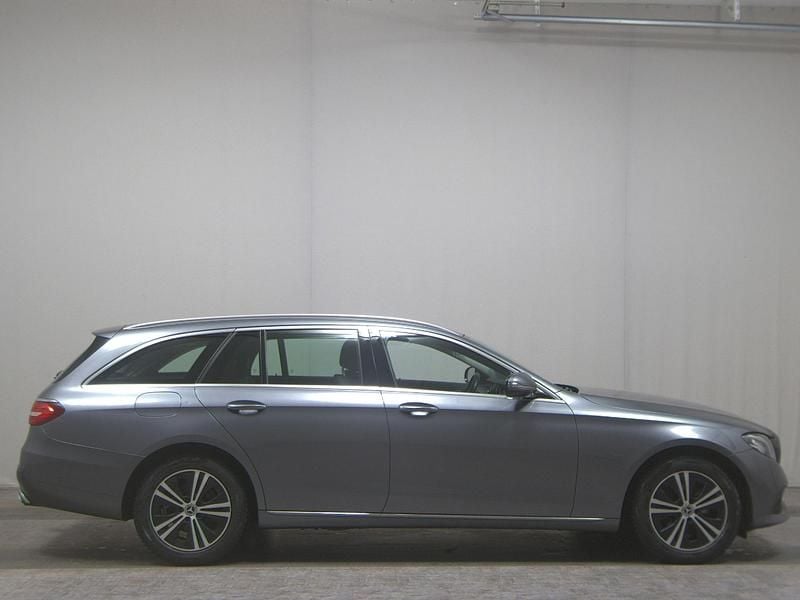 Grau Gebraucht 2019 Mercedes E220 Avantgarde Kombi | 18.990 € (Superpreis) - Bild 1/4