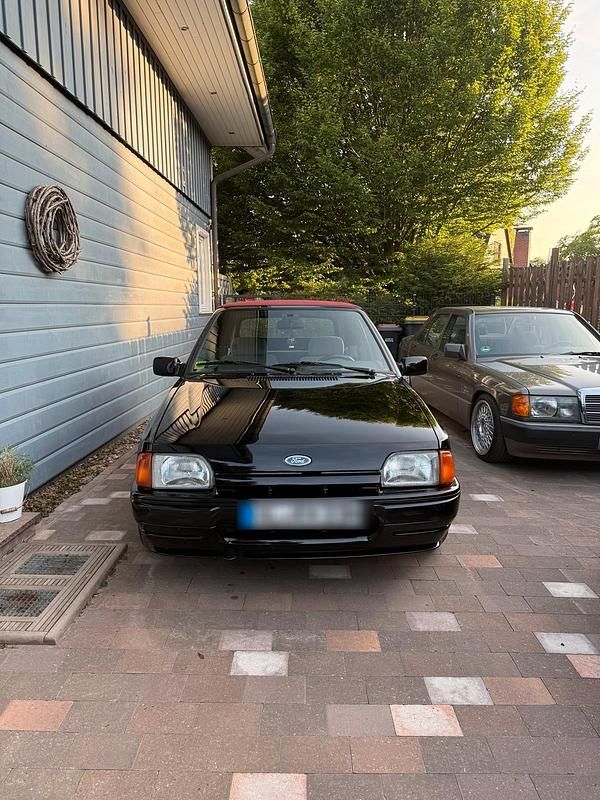 Schwarz Gebraucht 1990 Ford Escort Cabriolet Ghia Cabrio | 5.000 € - Bild 1/4