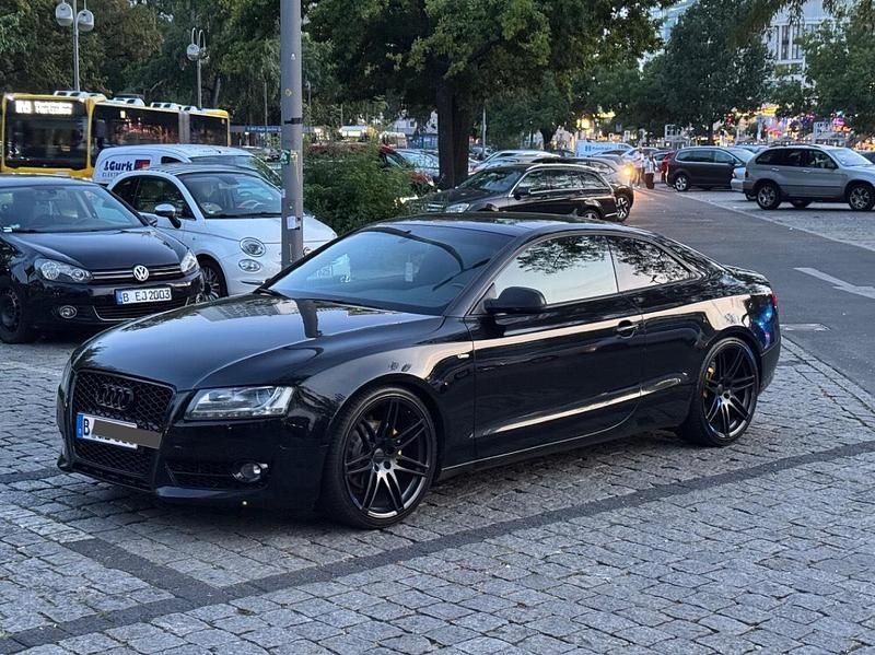 Schwarz Gebraucht 2011 Audi A5 Black Edition Coupé | 10.000 € (Teuer) - Bild 1/4