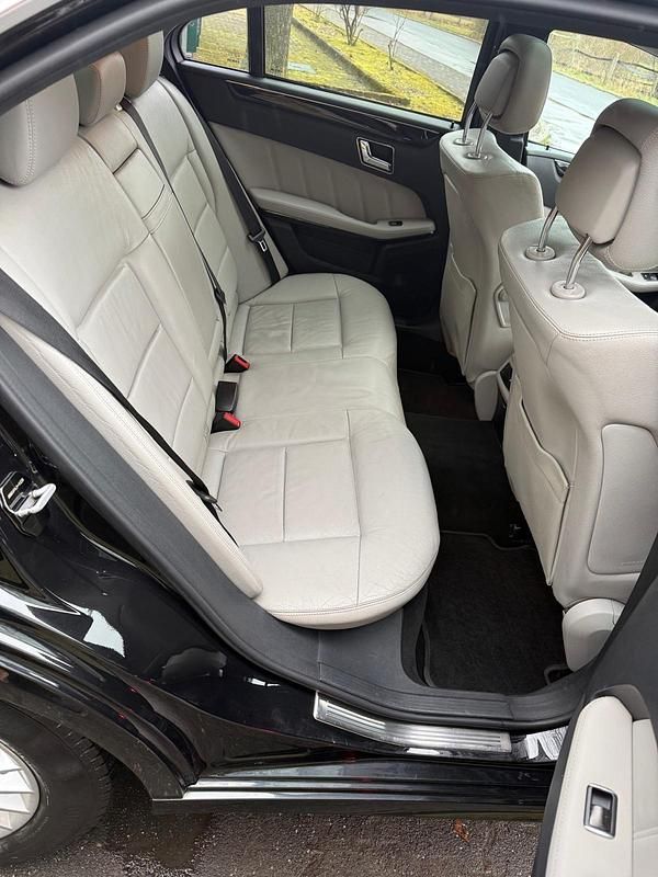 Gebraucht Mercedes E350 265 PS (194 kW) 2011 Schwarz Limousine