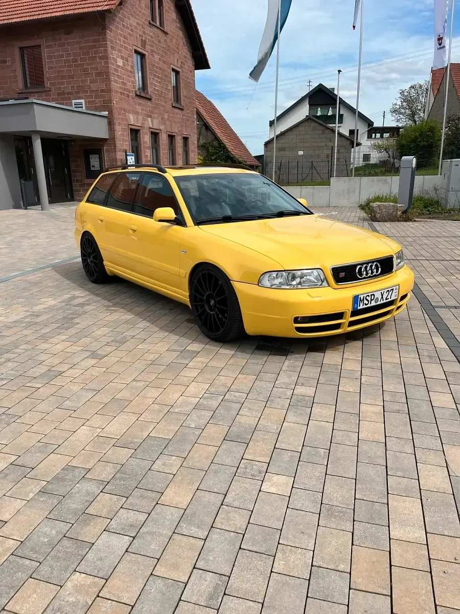Używany Audi S4 Performance 420 KM (308 kW) 1999 Żółty Kombi
