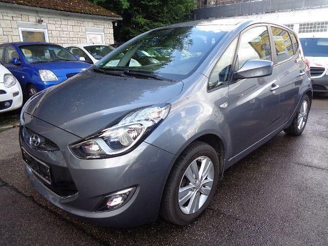 Grau Gebraucht 2015 Hyundai ix20 Style Kleinwagen | 5.900 € (Guter Preis) - Bild 1/4