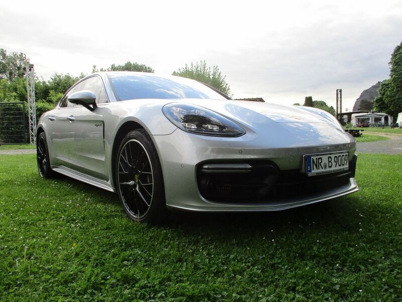 Silber Gebraucht 2019 Porsche Panamera 4 Sport Limousine | 83.900 € - Bild 1/4
