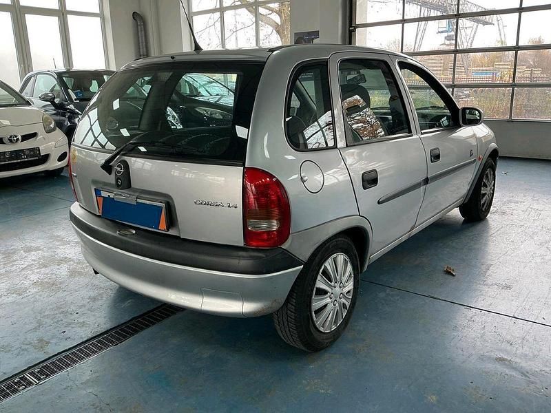 Silber Gebraucht 1998 Opel Corsa Kleinwagen | 1.200 € (Fairer Preis) - Bild 1/4