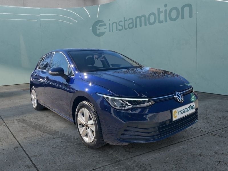 Blau Gebraucht 2024 VW Golf VIII Life Limousine | 27.750 € (Fairer Preis) - Bild 1/2