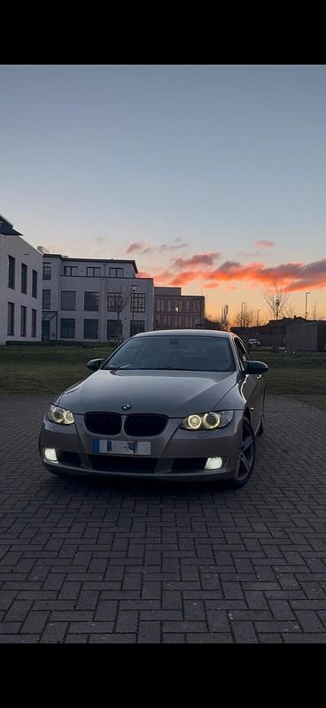 Gebraucht BMW 325 218 PS (160 kW) 2007 Andere farben Coupé