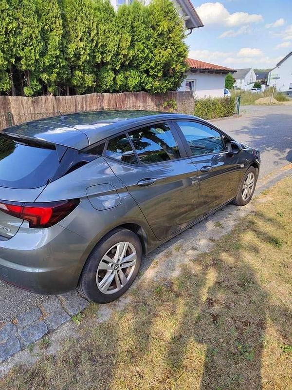 Gebraucht Opel Astra Dynamic 110 PS (80 kW) 2020 Grau Limousine