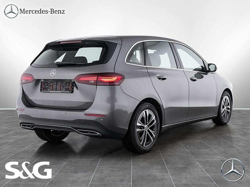 Gebraucht Mercedes B200 Progressive 163 PS (119 kW) 2024 Metalliclack mountaingrau Van / Kleinbus