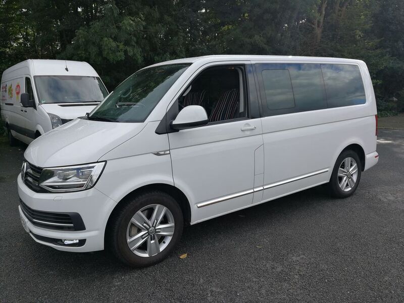 Weiß Gebraucht 2015 VW T6 Generation Six Van | 30.900 € (Guter Preis) - Bild 1/4