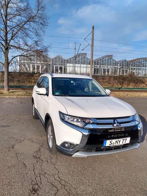 Weiß Gebraucht 2017 Mitsubishi Outlander Edition SUV | 14.700 € (Fairer Preis) - Bild 1/4