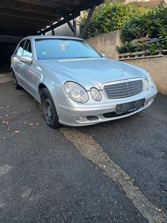 Gebraucht Mercedes 220 150 PS (110 kW) 2002 Silber Limousine