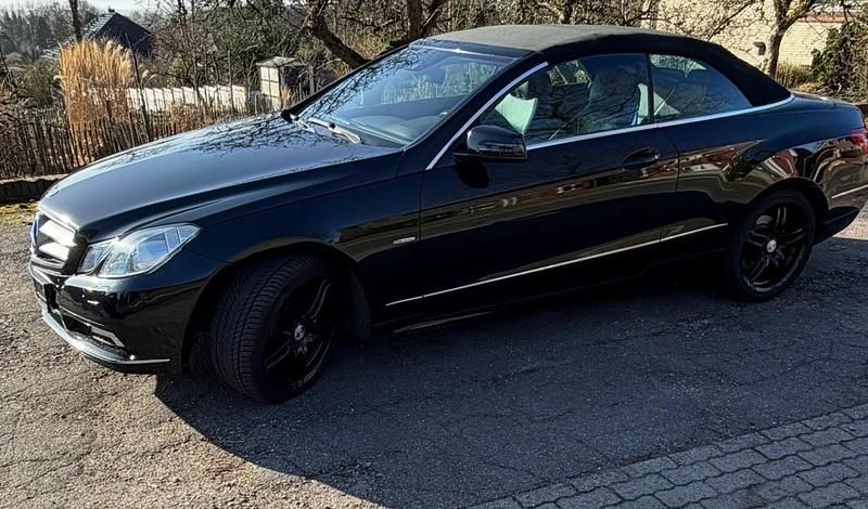 Gebraucht Mercedes E250 204 PS (150 kW) 2010 Schwarz Cabrio