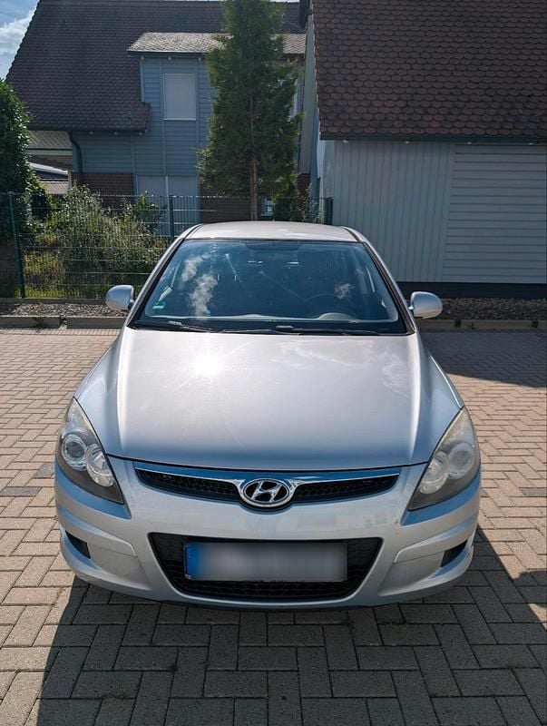 Silber Gebraucht 2010 Hyundai i30 Edition+ Kombi | 2.200 € (Guter Preis) - Bild 1/4