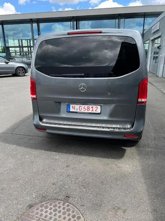 Gebraucht Mercedes V220 Avantgarde Edition 163 PS (119 kW) 2021 Grau Van / Kleinbus