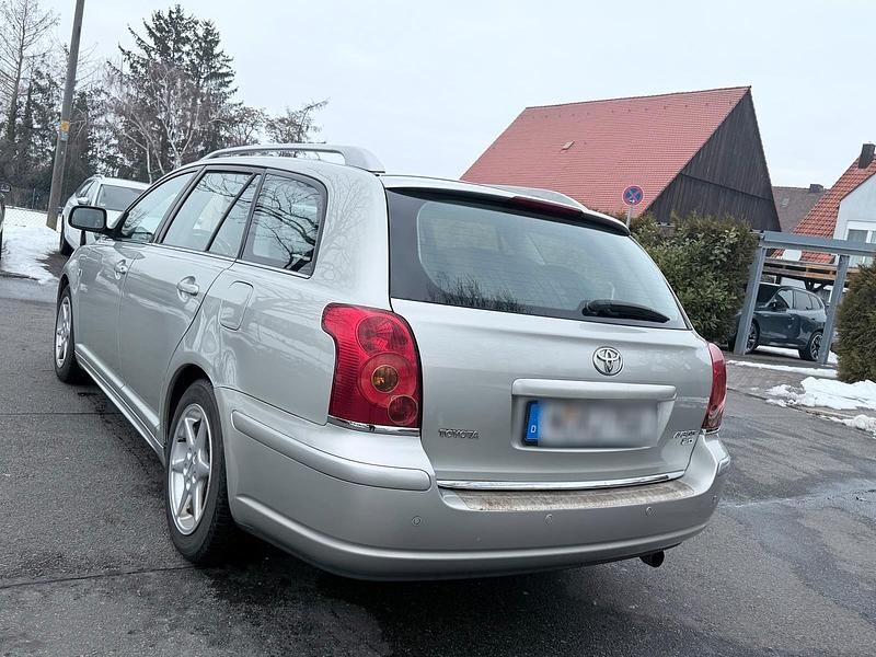 Gebraucht Toyota Avensis 147 PS (108 kW) 2004 Silber Kombi