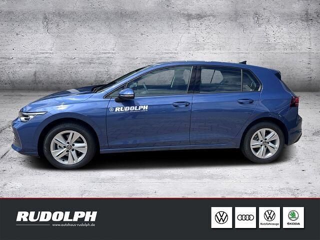 Gebraucht VW Golf VIII Life 116 PS (85 kW) 2024 Blau Limousine