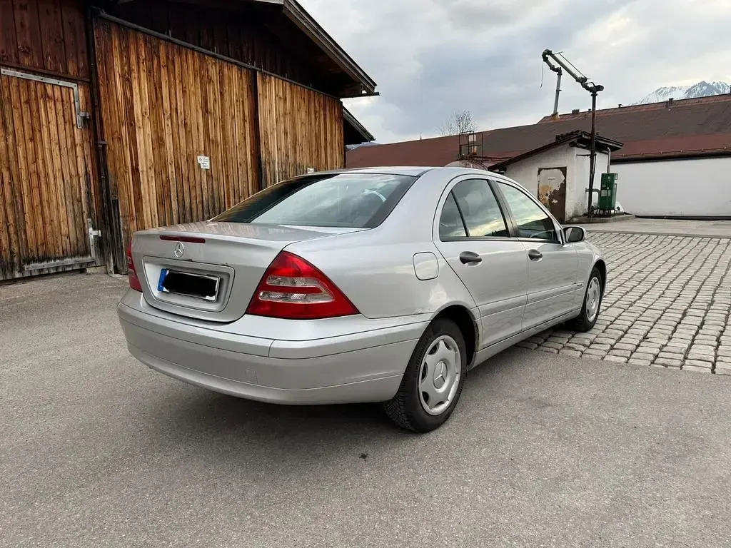 Gebraucht Mercedes C180 Classic 129 PS (94 kW) 2002 Silber Limousine