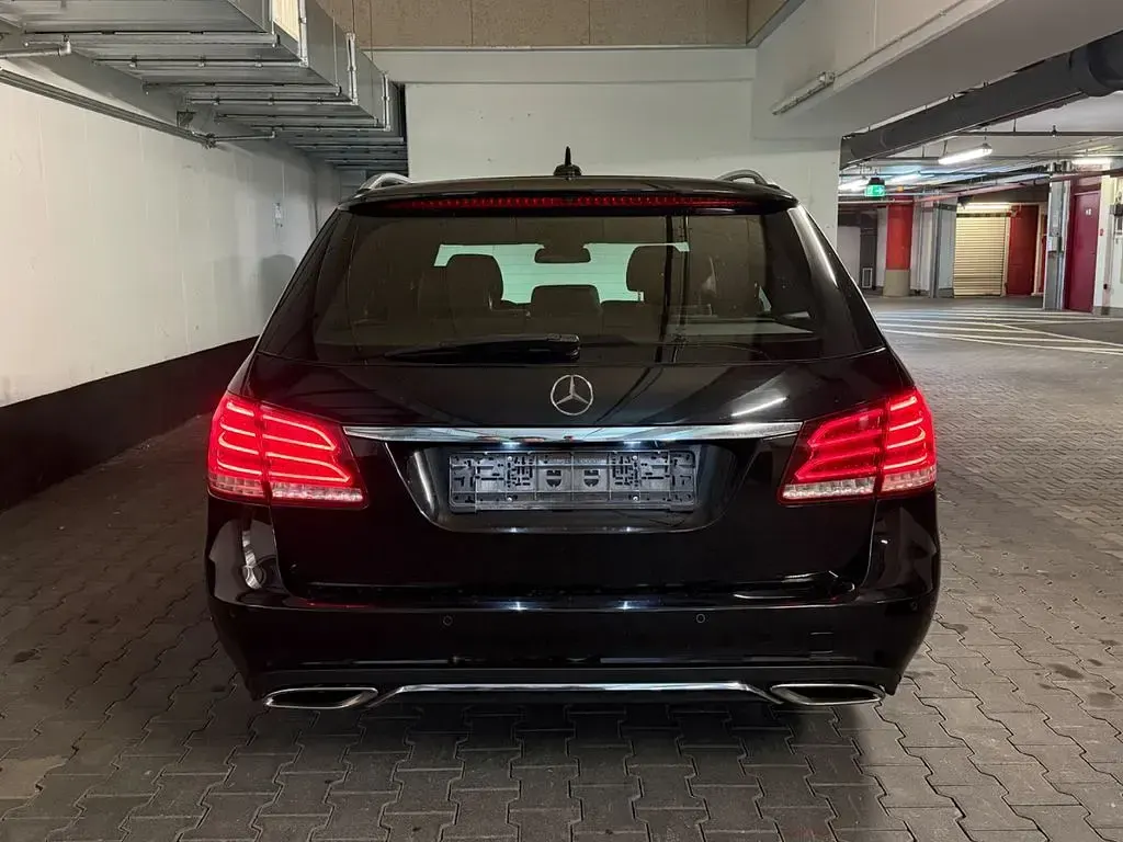 Gebraucht Mercedes E350 Avantgarde 258 PS (189 kW) 2014 Schwarz Limousine