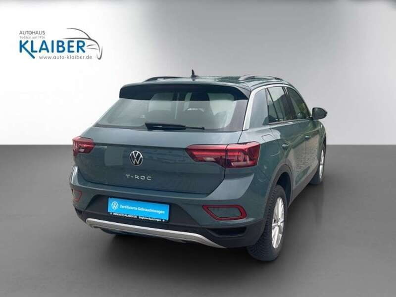 Gebraucht VW T-Roc Life 150 PS (110 kW) 2023 Petroleum blue (metallic) SUV
