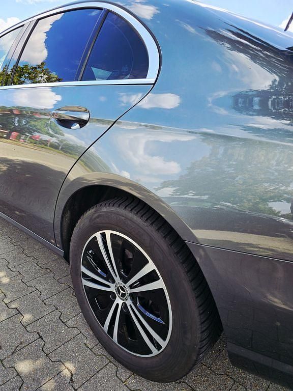 Gebraucht Mercedes E220 194 PS (142 kW) 2023 Limousine
