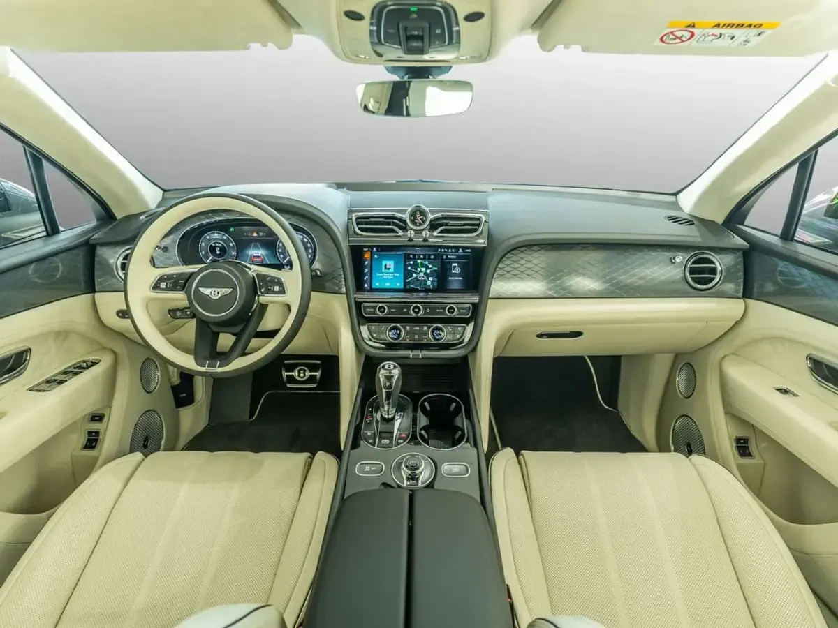 Ny Bentley Bentayga 551 HK (405 kW) 2026 Grå SUV