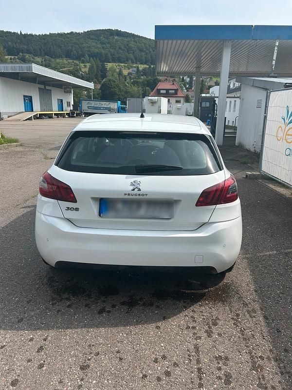Weiß Gebraucht 2019 Peugeot 308 Allure Kleinwagen | 14.000 € (Fairer Preis) - Bild 1/4