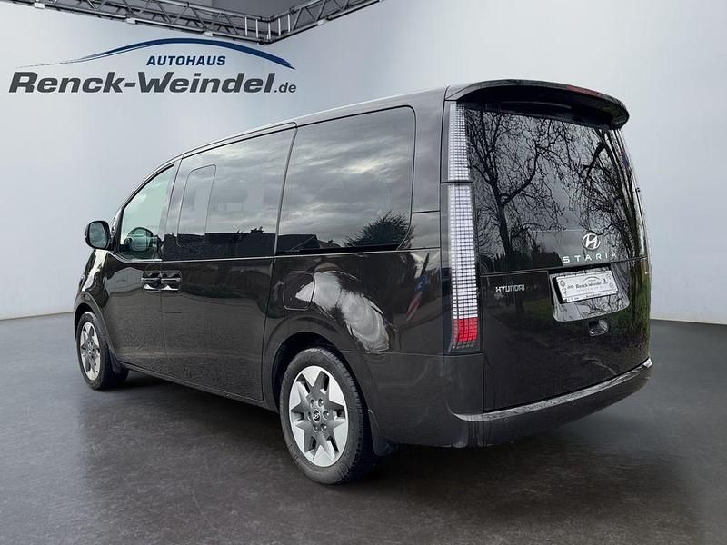 Gebraucht Hyundai Staria Prime 177 PS (130 kW) 2024 Braun Van / Kleinbus