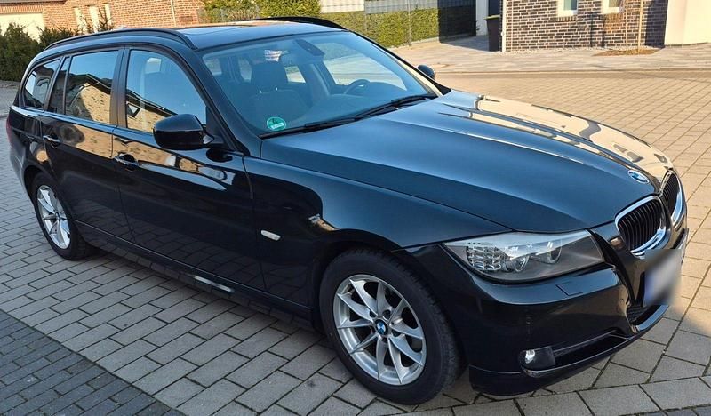 Gebraucht BMW 318 143 PS (105 kW) 2010 Schwarz Kombi