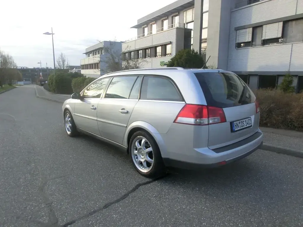 Usata Opel Vectra Edition 140 CV (102 kW) 2006 Argento Berlina