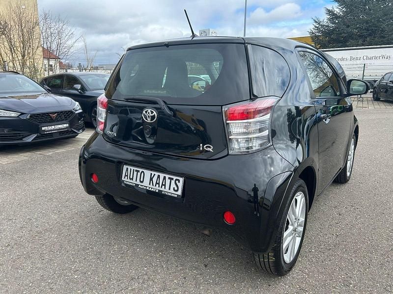 Gebraucht Toyota iQ Basis 98 PS (72 kW) 2013 Schwarz Kleinwagen