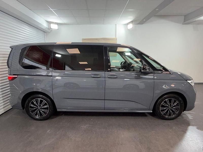 Gebraucht VW Multivan Basis 136 PS (100 kW) 2022 Pure grey Van