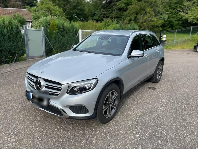 Silber Gebraucht 2017 Mercedes GLC250 SUV | 27.750 € (Guter Preis) - Bild 1/4