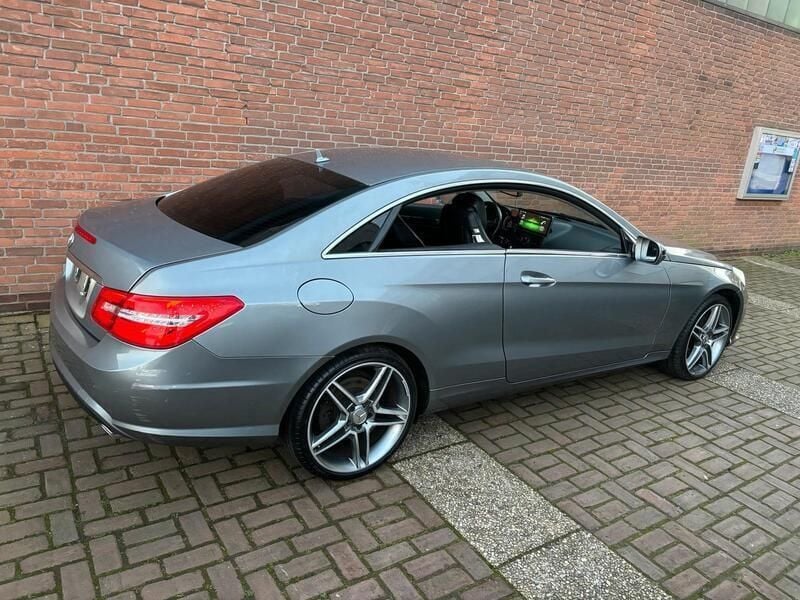 Grau Gebraucht 2009 Mercedes E350 AMG Coupé | 8.000 € (Guter Preis) - Bild 1/4