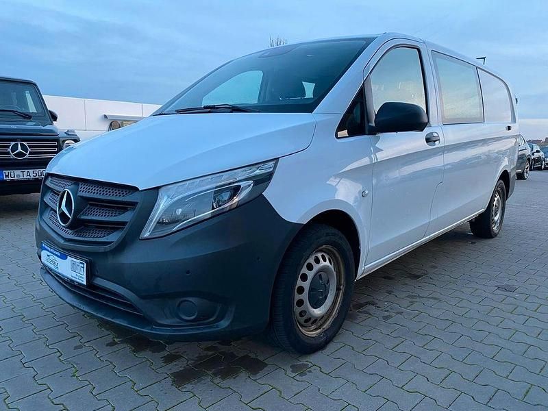 Weiß Gebraucht 2020 Mercedes Vito Van / Kleinbus | 29.800 € (Fairer Preis) - Bild 1/4