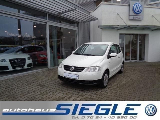 Weiß Gebraucht 2009 VW Fox Refresh Kleinwagen | 4.490 € (Teuer) - Bild 1/4