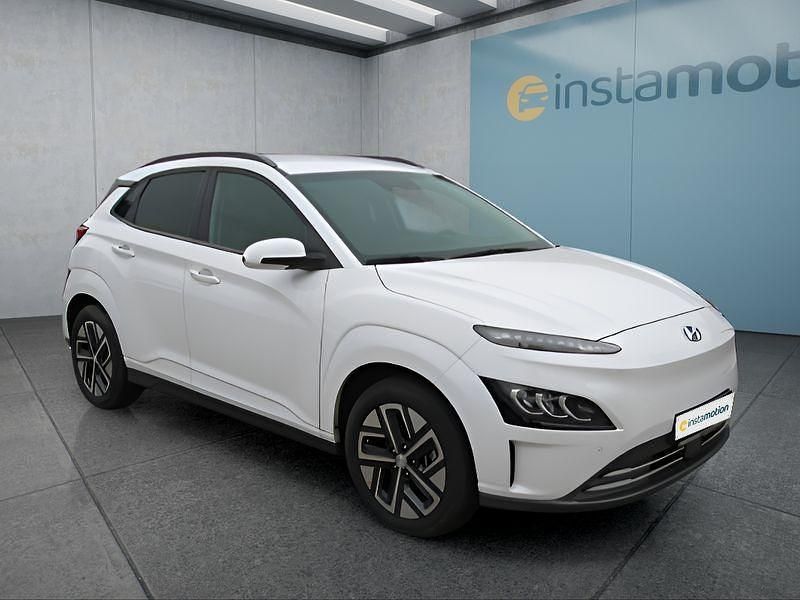 Gebraucht Hyundai Kona 100 kW (136 PS) 2023 Weiß SUV
