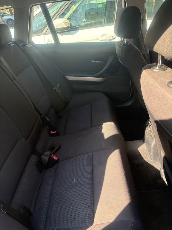 Gebraucht BMW 318 143 PS (105 kW) 2009 Grau Kombi