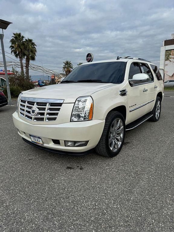 Weiß Gebraucht 2010 Cadillac Escalade SUV | 23.800 € - Bild 1/4