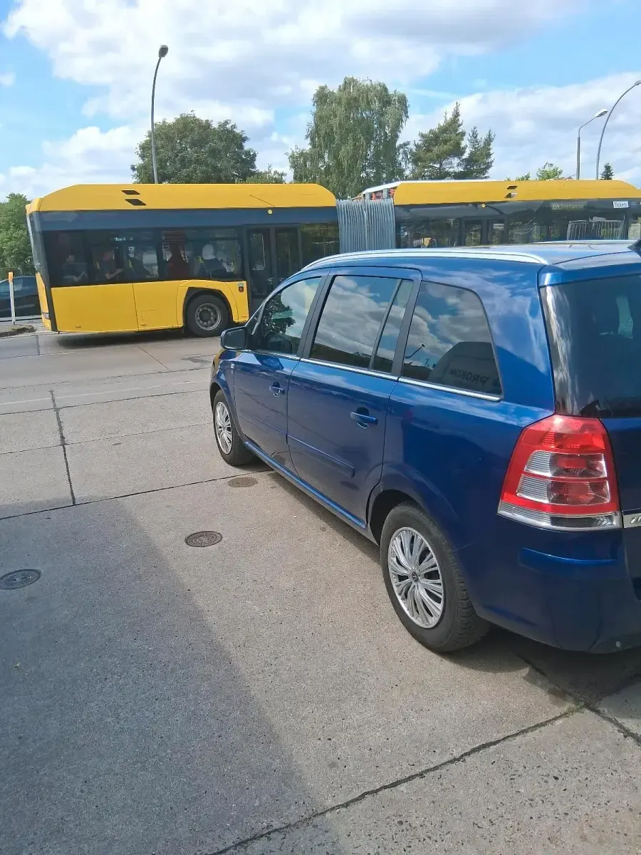 Gebraucht Opel Zafira 140 PS (102 kW) 2010 Blau Van / Kleinbus