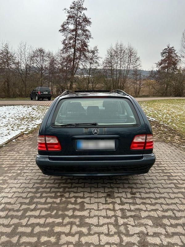 Gebraucht Mercedes E200 163 PS (119 kW) 2001 Schwarz Limousine