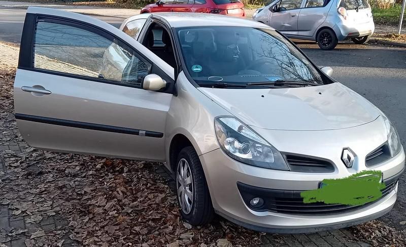 Braun Gebraucht 2006 Renault Clio II | 2.500 € - Bild 1/4